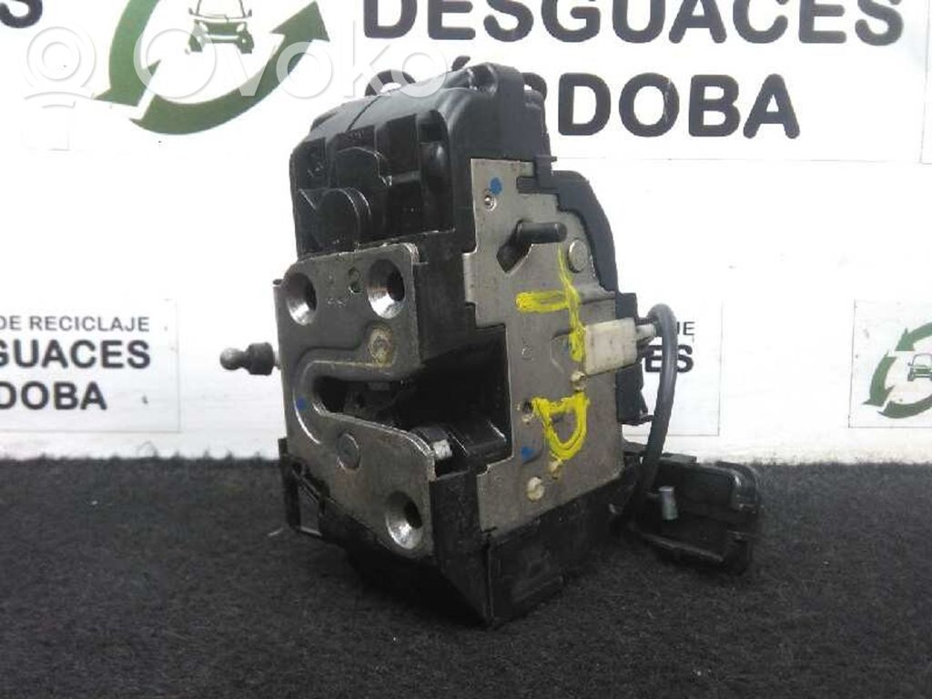 Задний замок   5PUERTAS,ELECTRICA3PIN