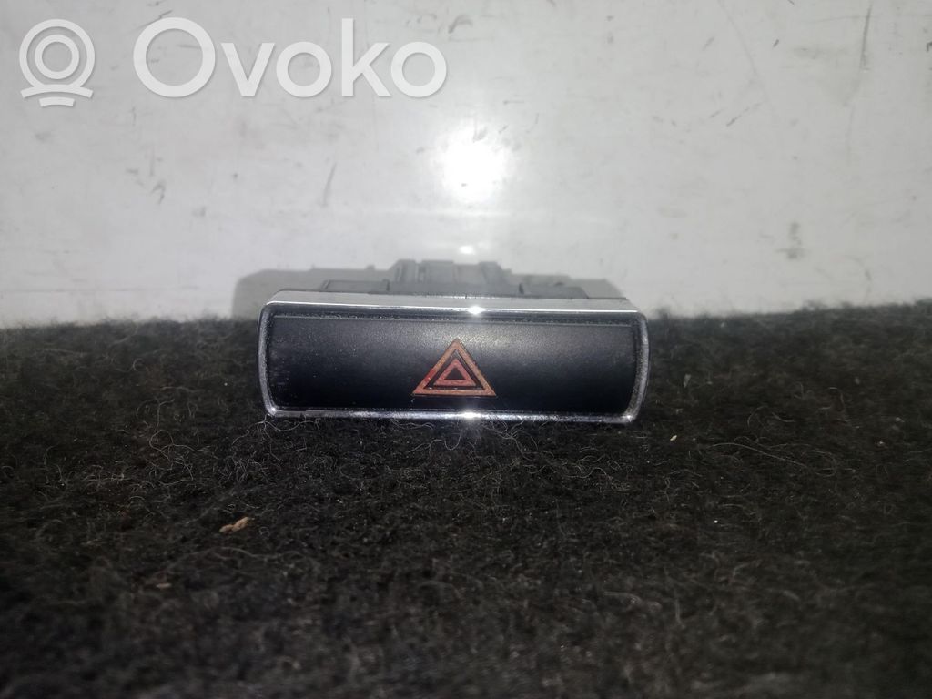 Botón interruptor de luz de peligro   BS7T13A350AA