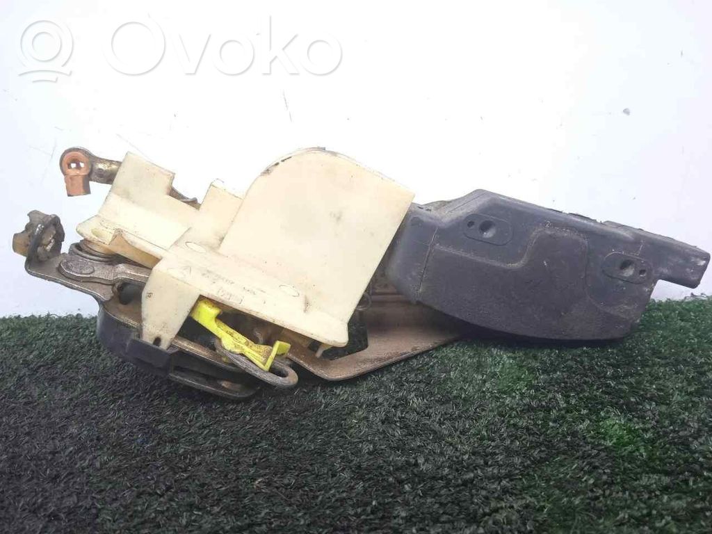 Opel Vectra A Front door lock 