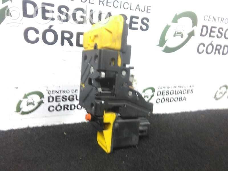 Cerradura de puerta trasera