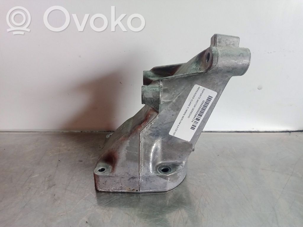 Moottorin kiinnikekorvake   A6112230704