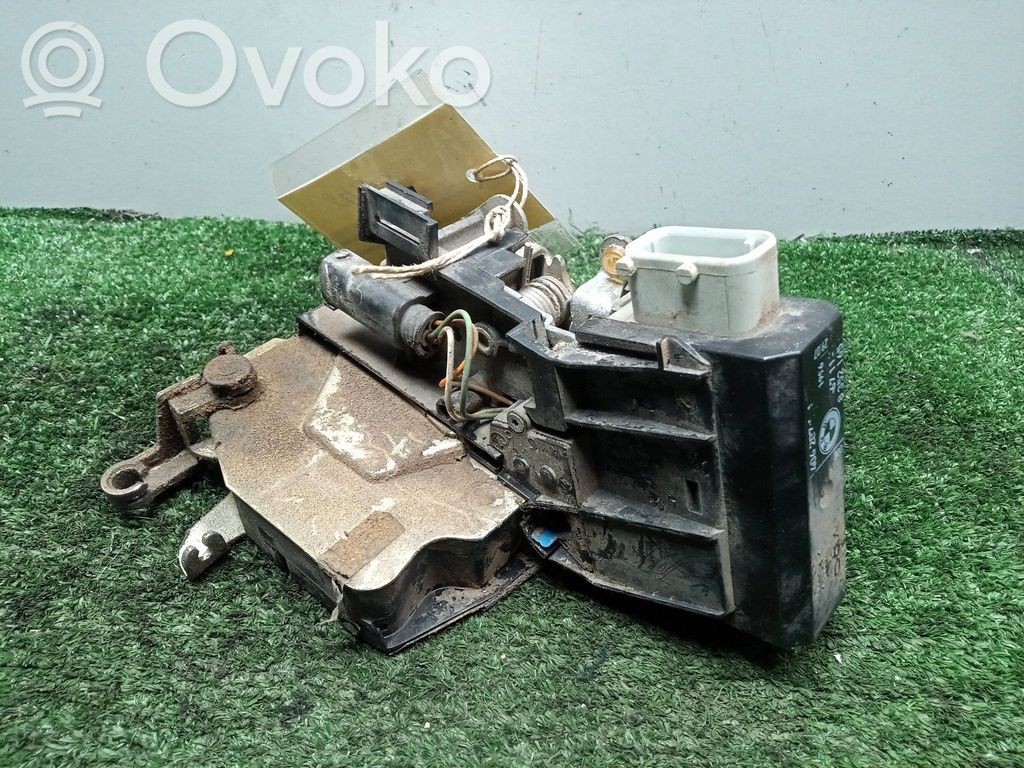 Priekšpusē slēdzene   4PINES
