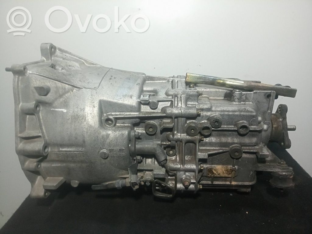 Manual 5 speed gearbox   HBL,5VELOCIDADES