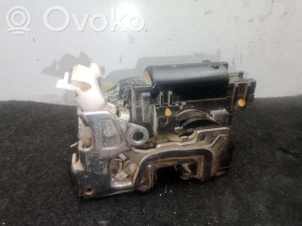 Etuoven lukko