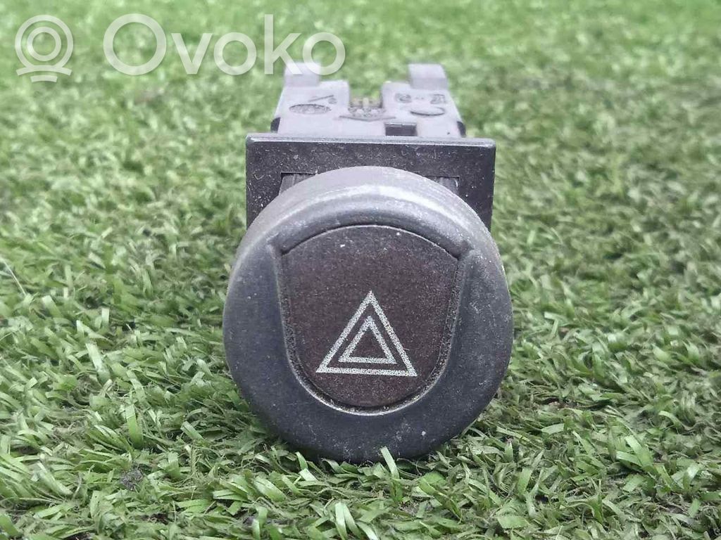 Peugeot 306 Botón interruptor de luz de peligro 