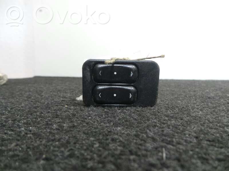 Opel Zafira A Electric window control switch 