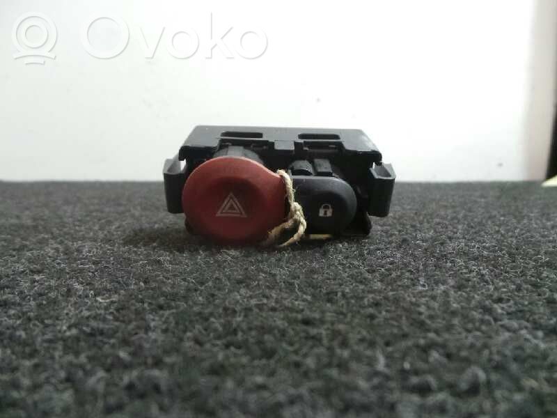 Renault Clio III Hazard light switch 