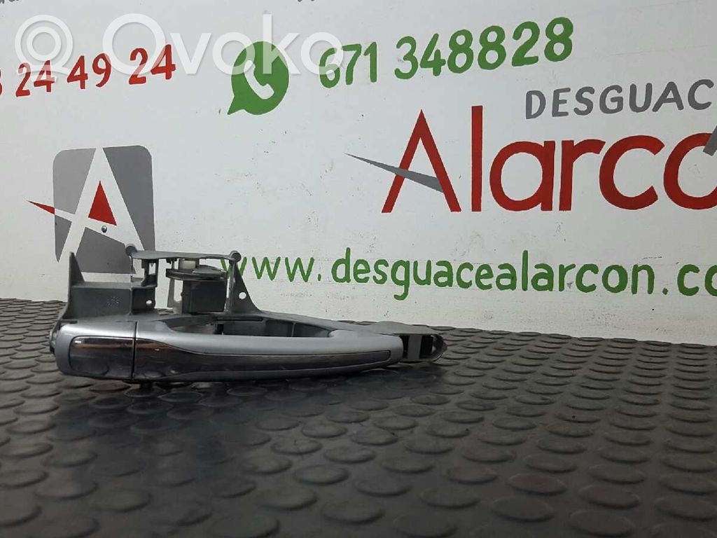 Manecilla externa puerta delantera