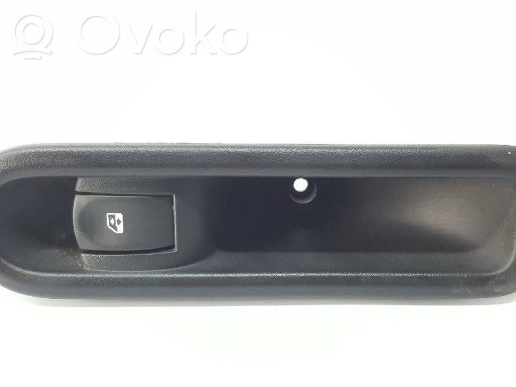 Electric window control switch   8200294357