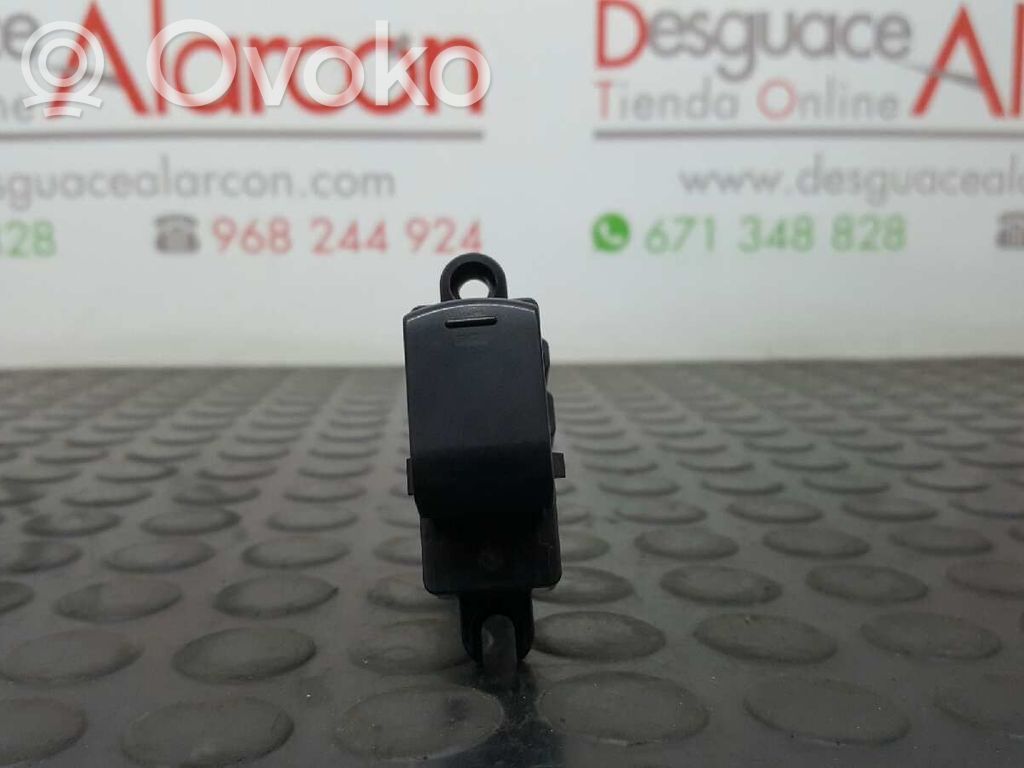 Interruptor del elevalunas eléctrico   25411EA00A