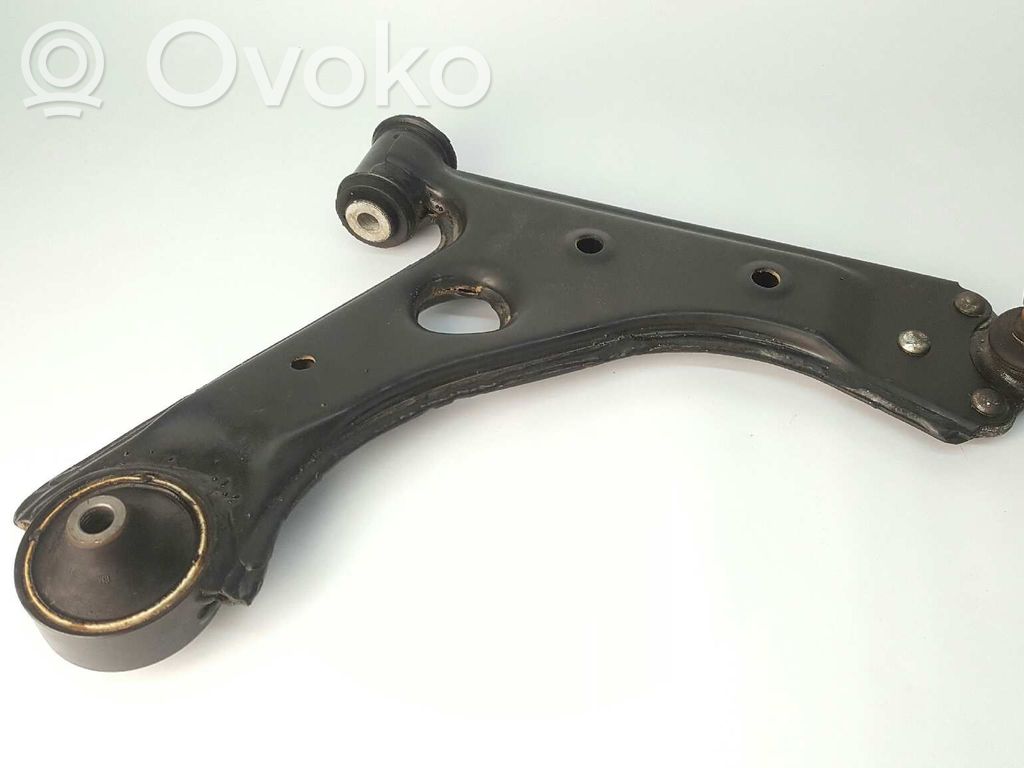 Opel Corsa E Priekinė svirtis 