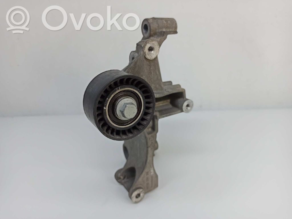 Renault Megane III Engine mounting bracket