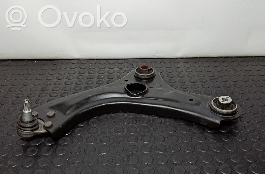 Renault Clio IV Рычаг 