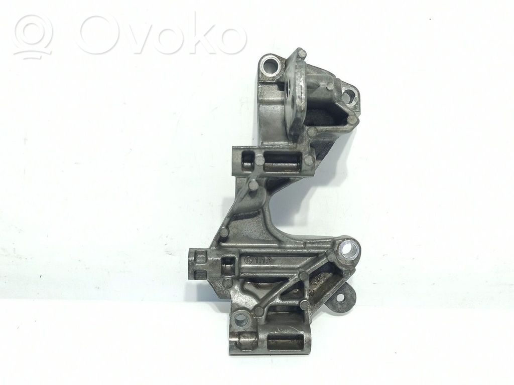 Renault Twingo II Engine mounting bracket 