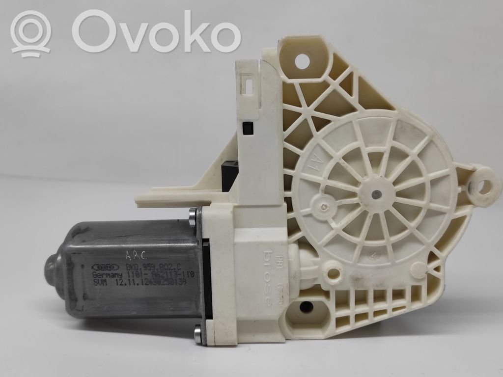Motor del regulador de la ventanilla de la puerta delantera   8K0959802C