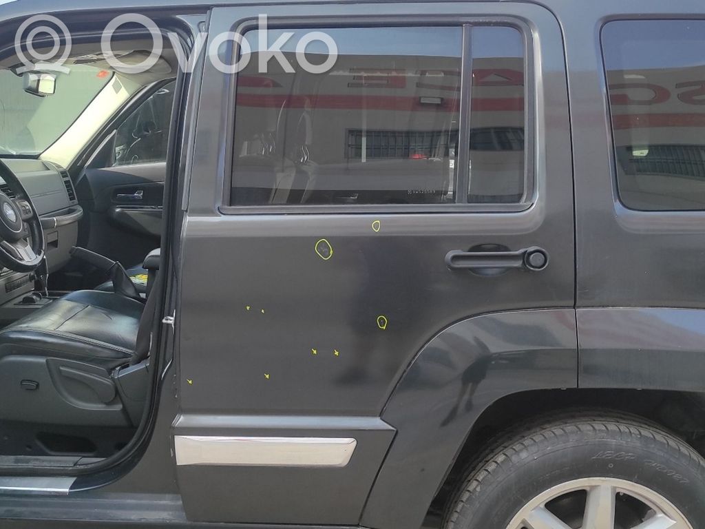Jeep Cherokee KK Puerta trasera 