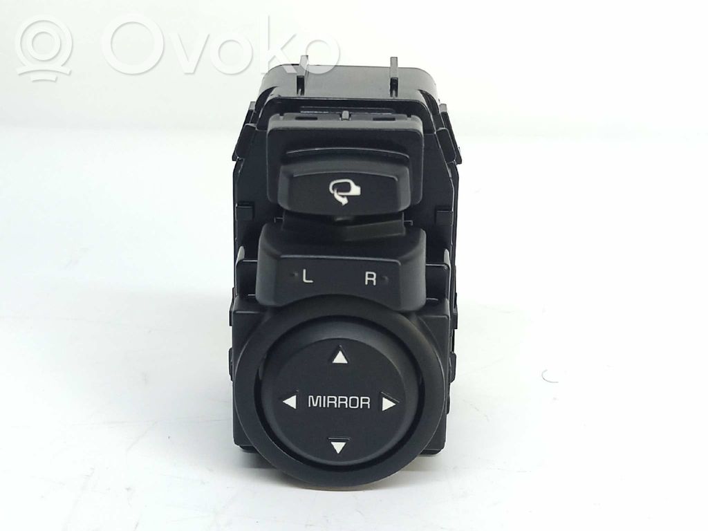 Wing mirror switch   4D64801160,4D64801160,93530H8000