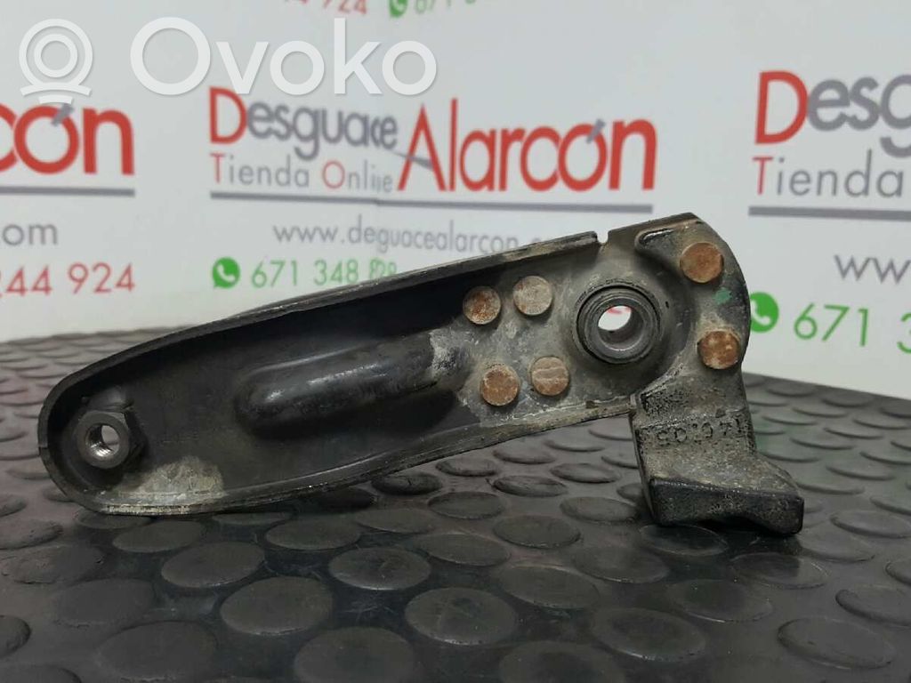 Peugeot 407 Engine mount bracket 