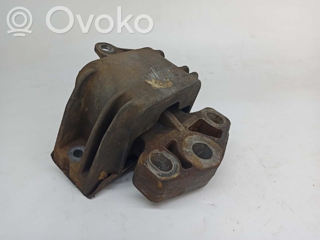 Engine mount bracket   7M3199555,7M3199555R