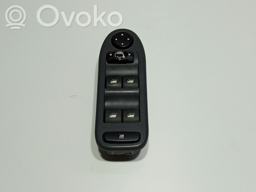 Electric window control switch   6554Z8