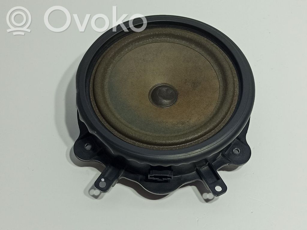 Altavoz de la puerta trasera   8P0035411B