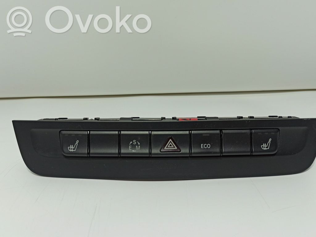 Mercedes-Benz E AMG W210 Przycisk świateł awaryjnych