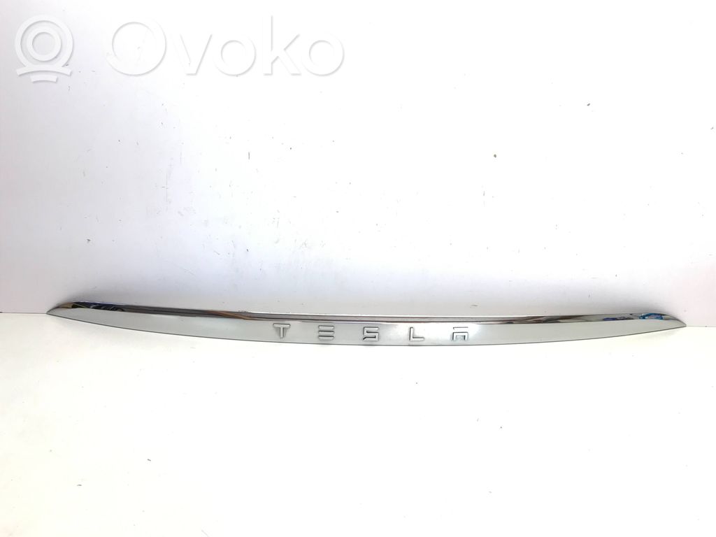 Tesla Model X Takaluukun koristelista 