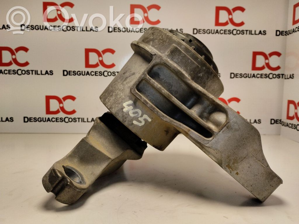 Engine mount bracket   G3350244