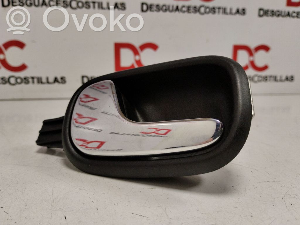 Manecilla interna puerta trasera   8D0839019