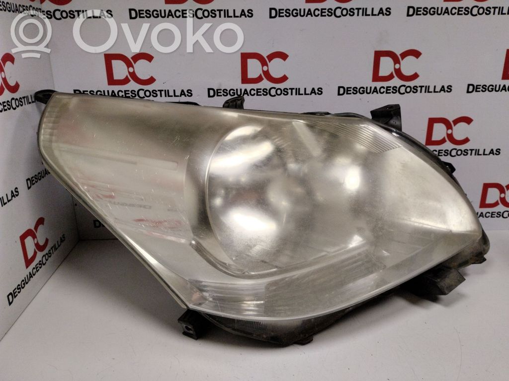 Toyota Verso Lampa przednia 