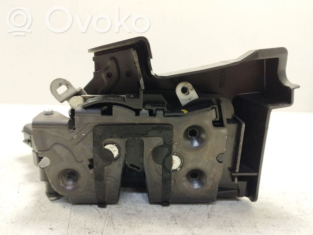 Ford Focus Aizmugurē slēdzene 
