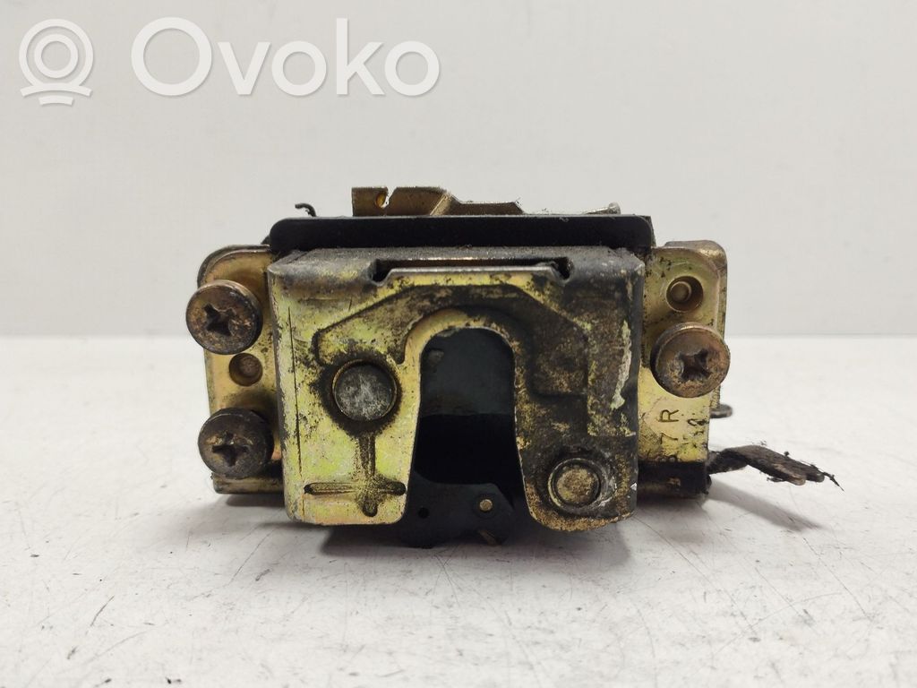 Opel Kadett E Aizmugurē slēdzene 