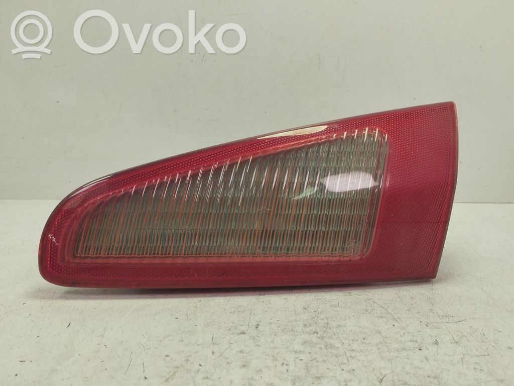Alfa Romeo 147 Galinis žibintas dangtyje 