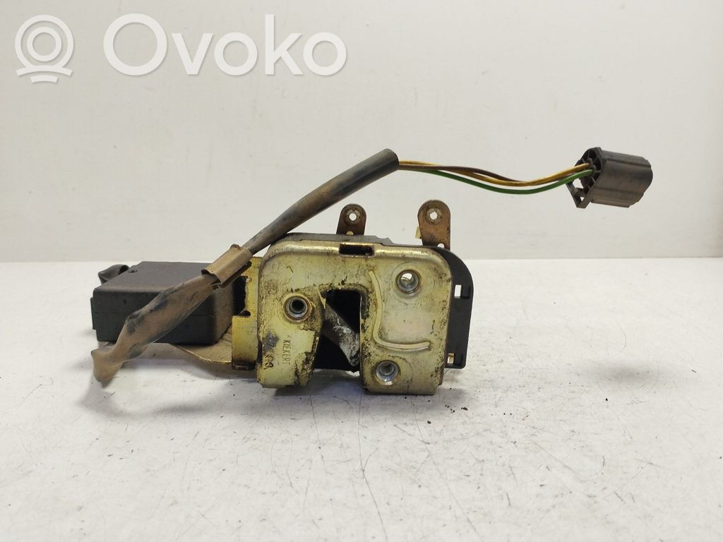 Volvo 440 Priekšpusē slēdzene 