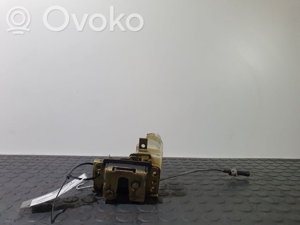 Priekšpusē slēdzene   90240899
