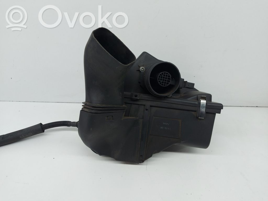 BMW 3 E90 E91 Ilmansuodattimen kotelo 