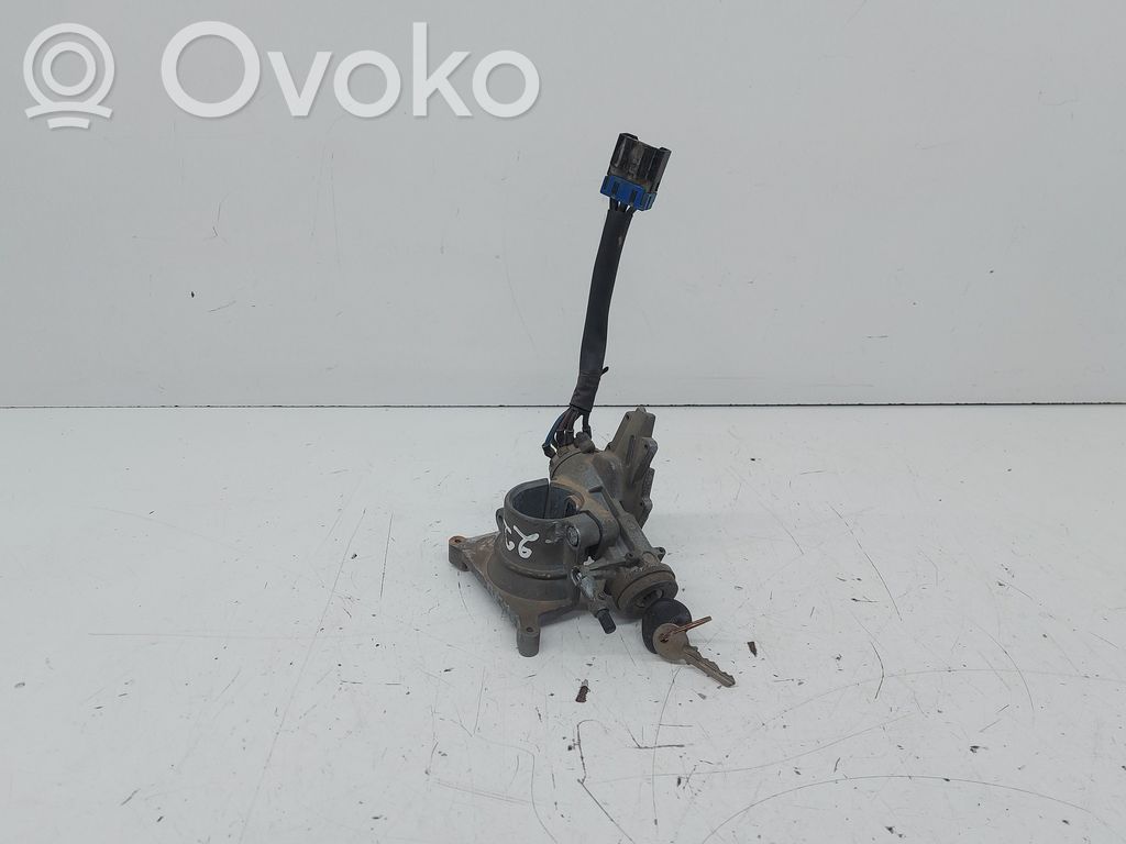 Audi A4 S4 B6 8E 8H Užvedimo spynelė 