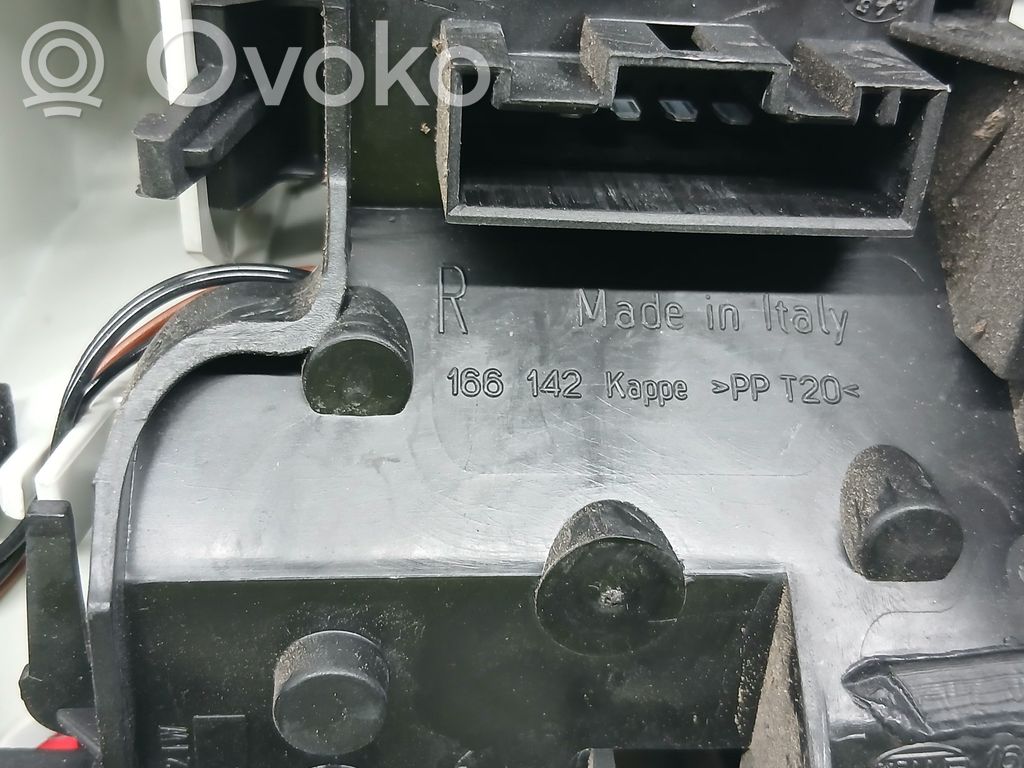 Rear/tail lights   16614001