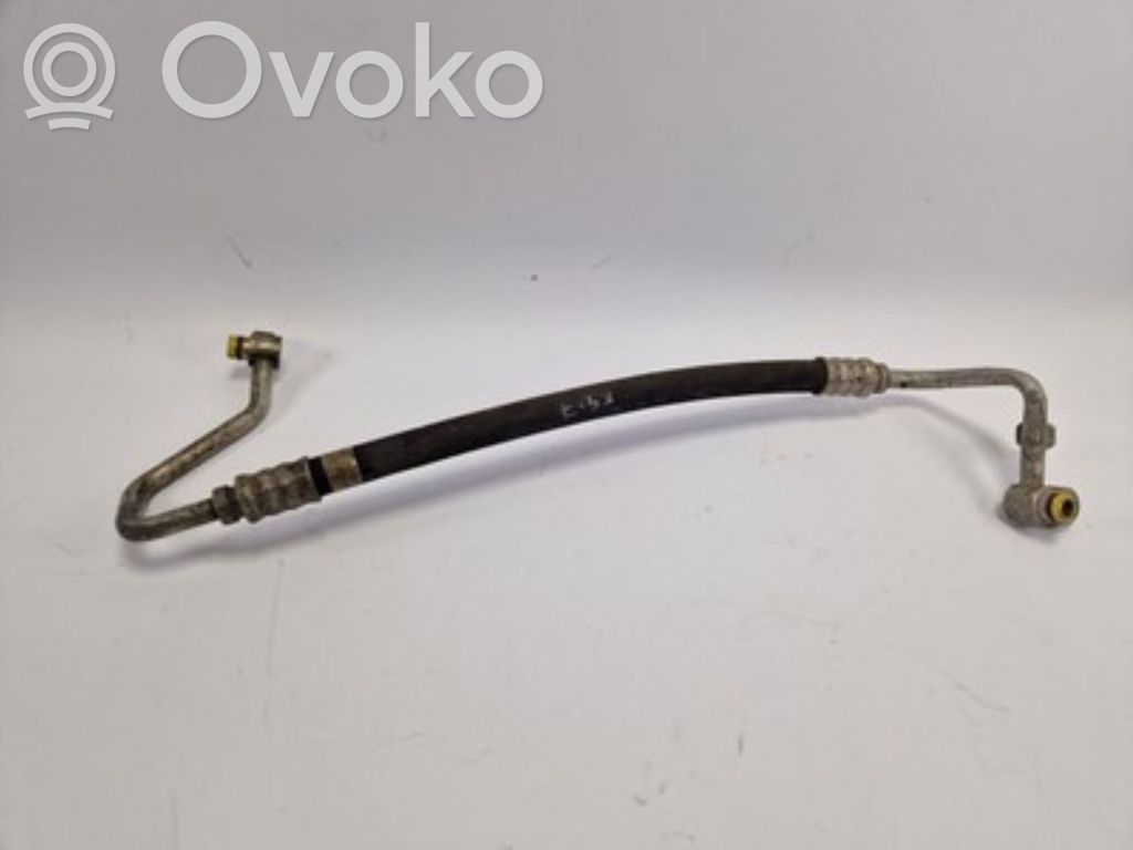 BMW 5 E39 Ilmastointilaitteen putki (A/C) 