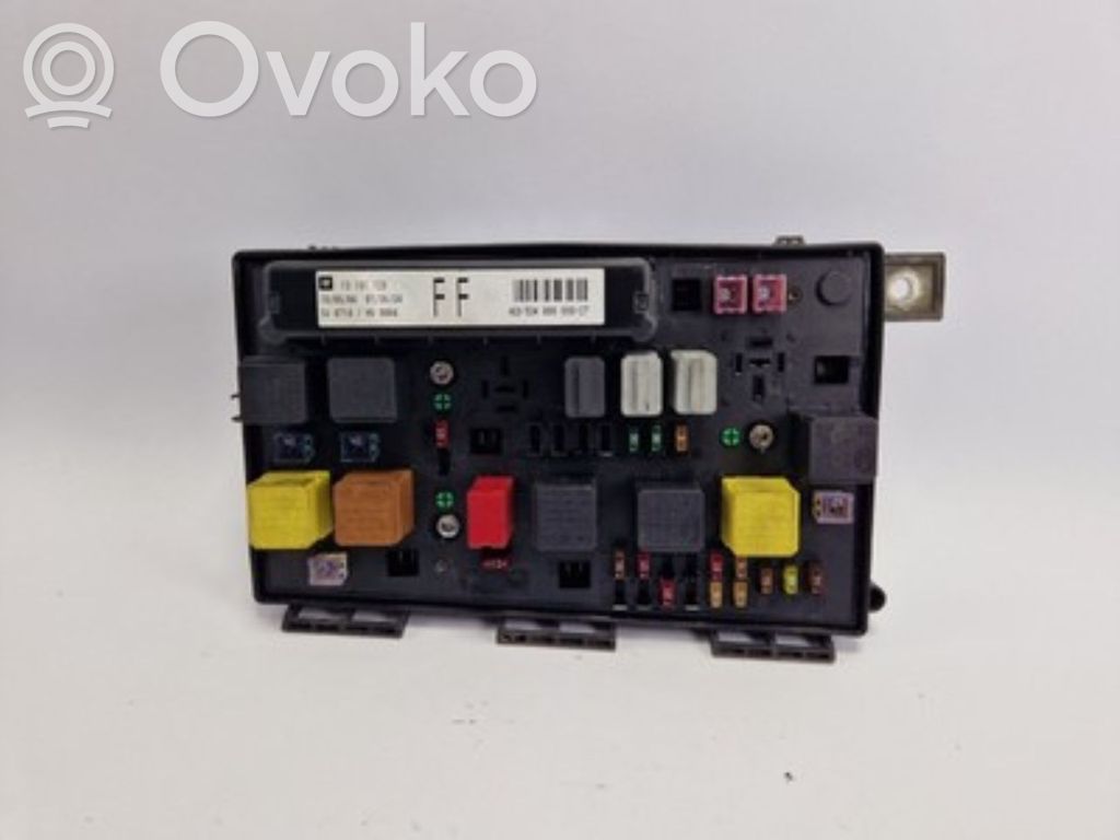 Opel Astra H Sulakemoduuli 