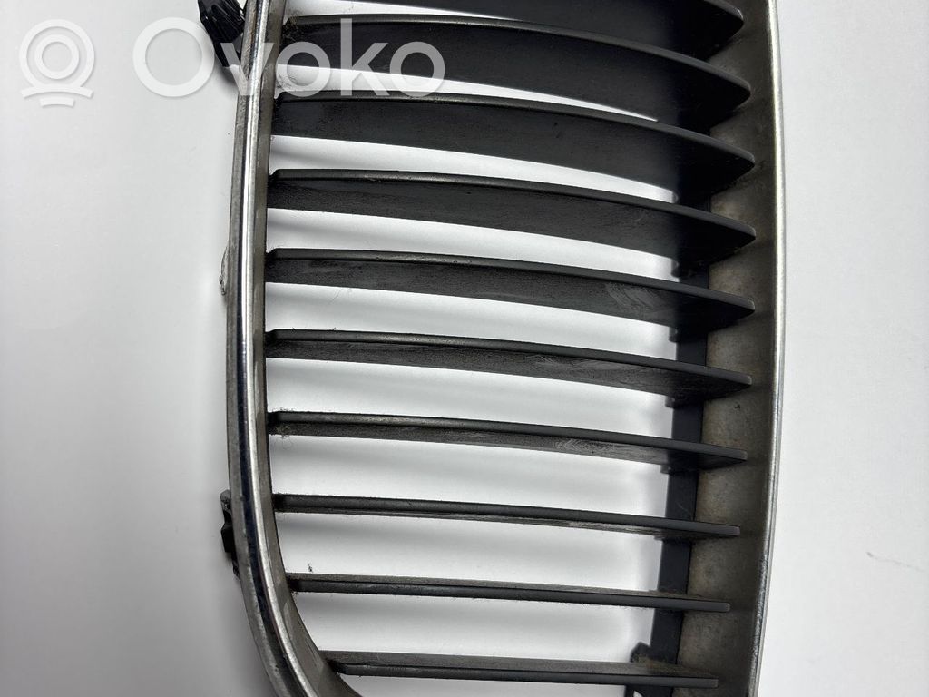 Grille de calandre avant   7077129