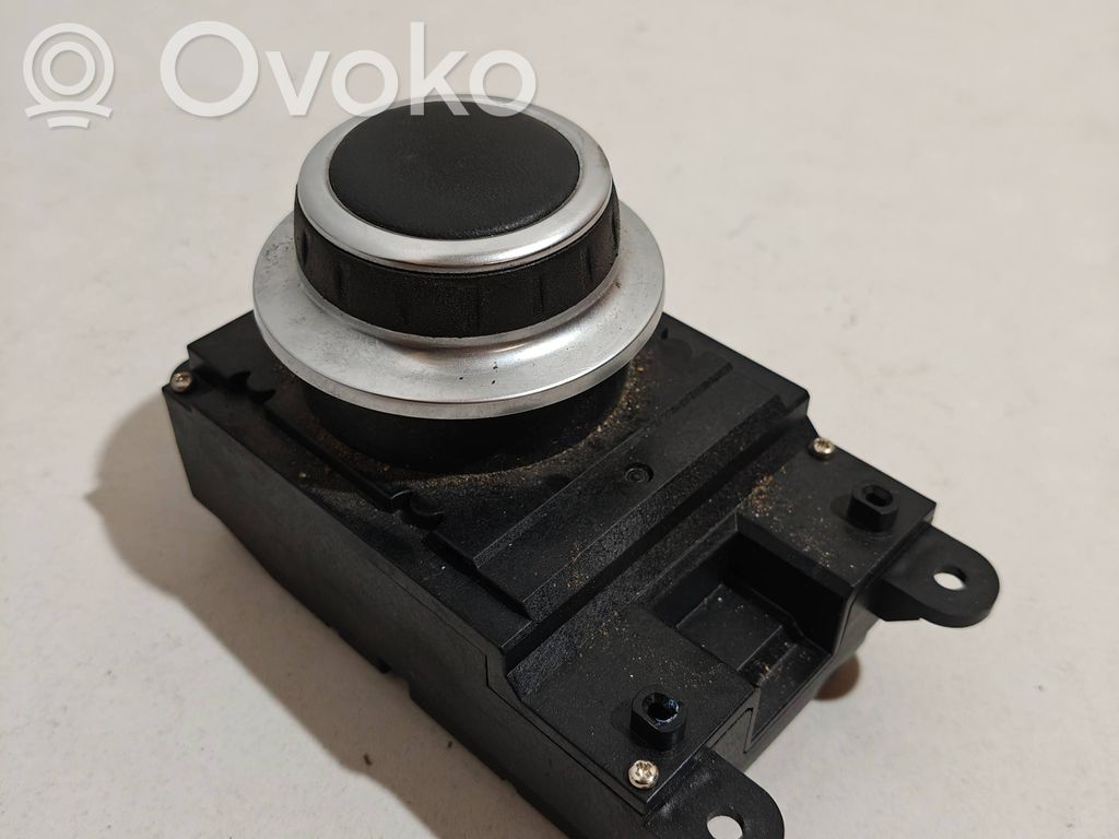 Multimedijos kontroleris   6944884