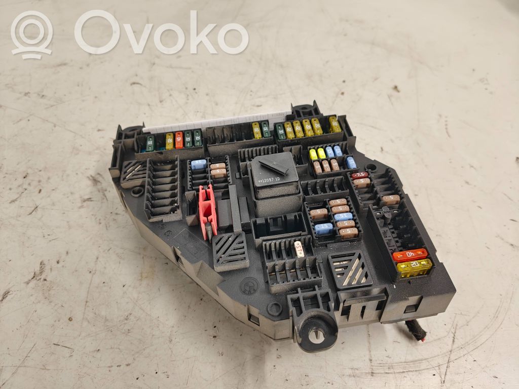 BMW X3 F25 Ramka / Moduł bezpieczników 