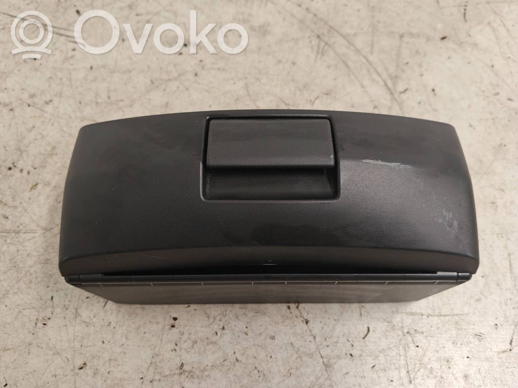 BMW 2 F46 Schowek deski rozdzielczej 