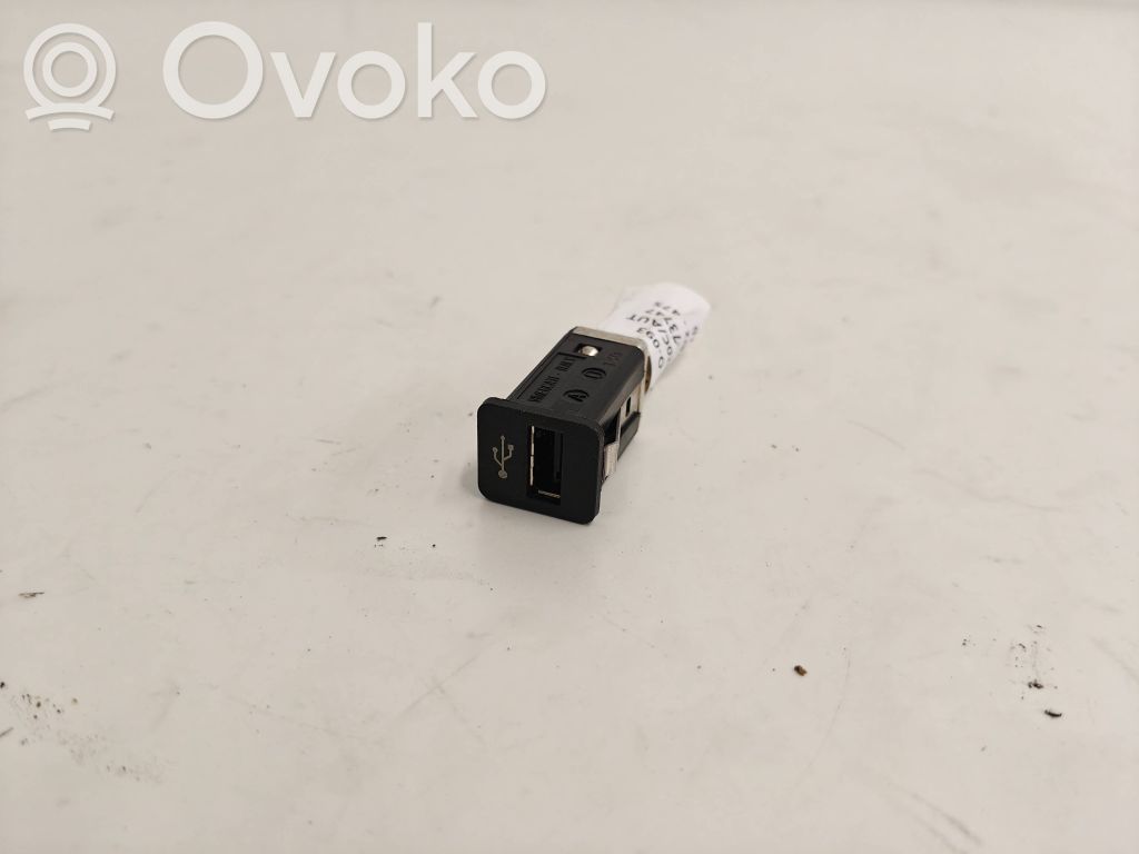 Enchufe conector USB   9167196,BMW6131