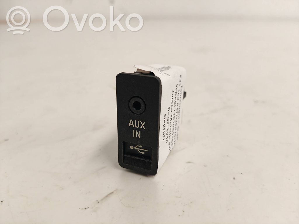 BMW 3 F30 F35 F31 Enchufe conector entrada auxiliar 
