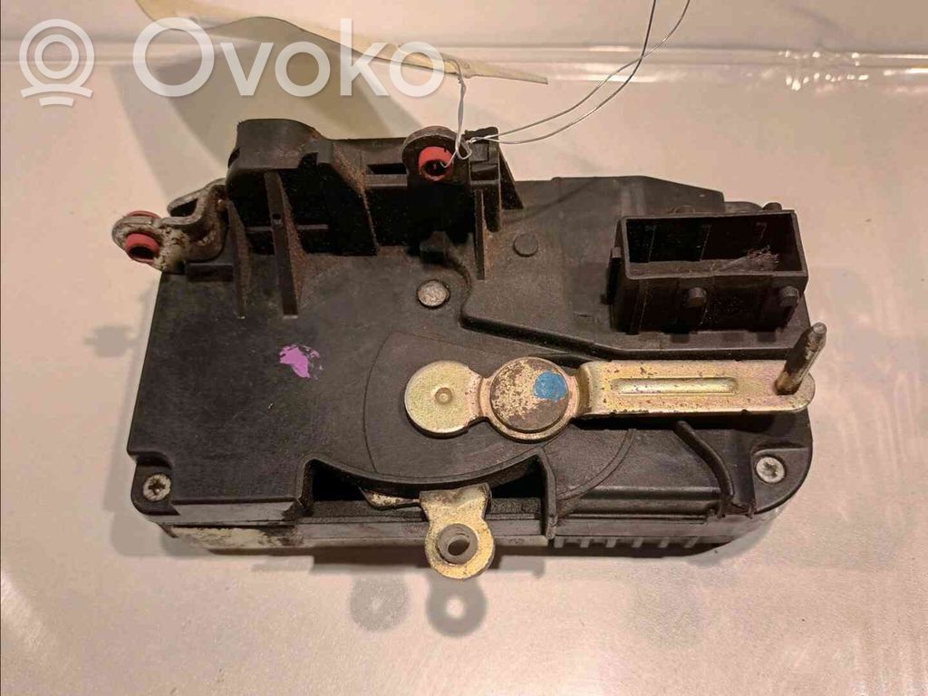 Priekšpusē slēdzene   9135J4