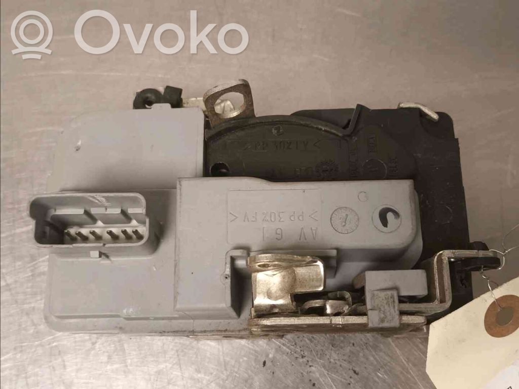 Peugeot 206 Zamek drzwi przednich 