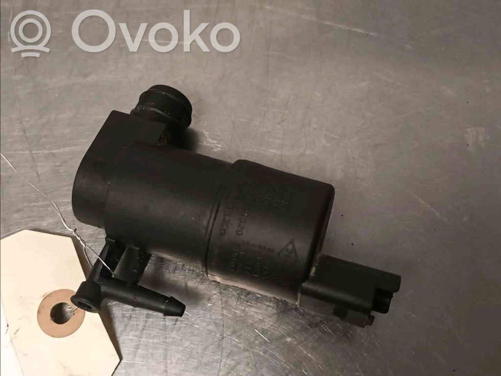 Renault Master III Windscreen/windshield washer pump 