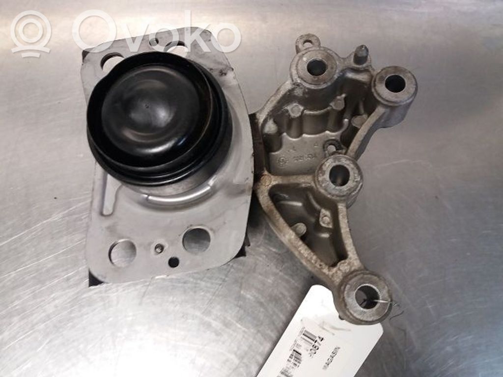 Engine mounting bracket   8200437589